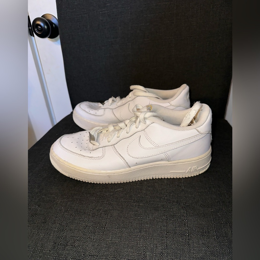 Nike Air Force 1‎ Size 6.5Y White Sneakers